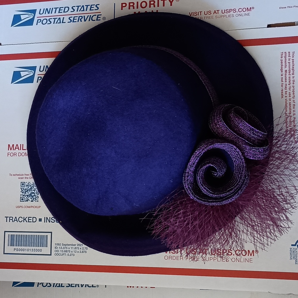 KAKYCO Designer  vintage Purple Felt Hat  w/net & satin bow band